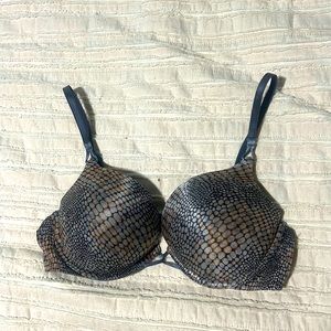 Victoria Secrets push-up Bra Size 36B